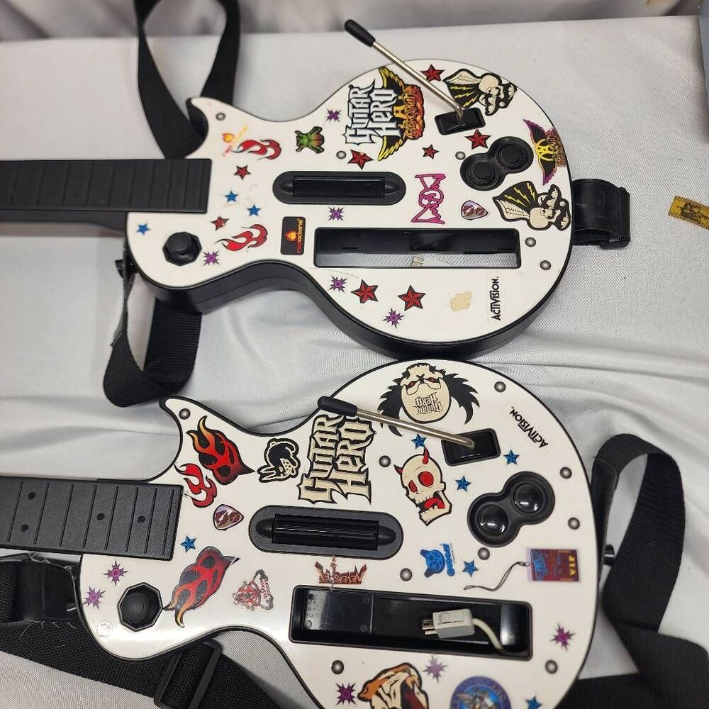 Guitar Hero Aerosmith Les Paul Wireless Wii Controllers Set of 2 Gibson OEM - Picture 9 of 10